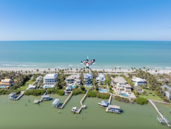 Bay to Gulf  Luxury Five Bedroom Vacation Home with Pool
